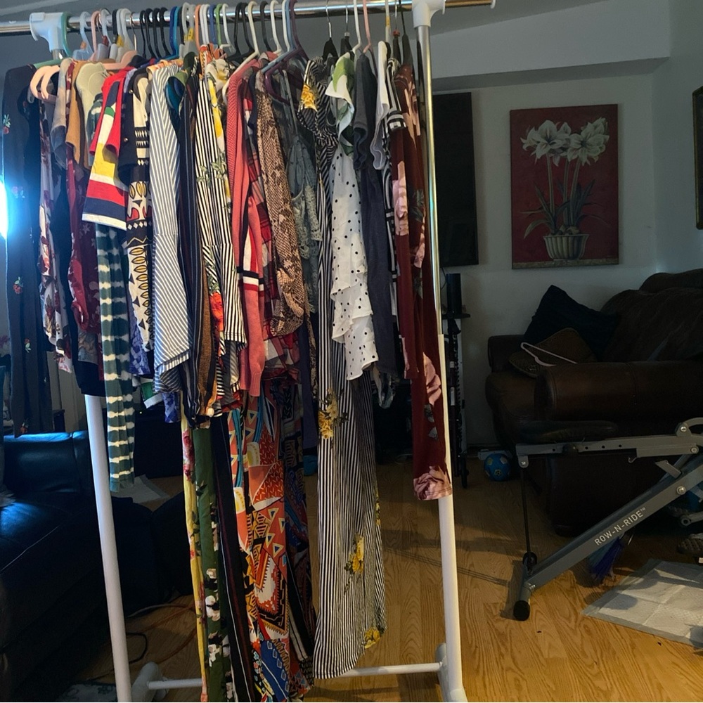 Assorted Women's Clothing Rack resellers bundle . 40 pieces juniors/ misses